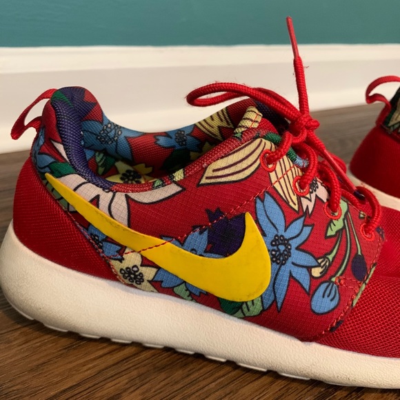 Nike Roshe Run - Floral Print - Picture 2 of 4